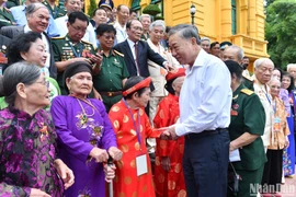 Cụ thể 14 nhóm người có công được nhận quà của Đảng, Nhà nước