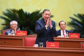Vinh quang đời đời thuộc về Nhân dân Việt Nam anh hùng!