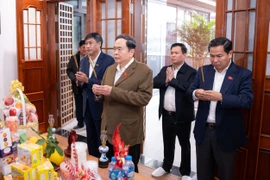 Chủ tịch Quốc hội Trần Thanh Mẫn dâng hương tưởng nhớ cố Tổng Bí thư Nguyễn Phú Trọng