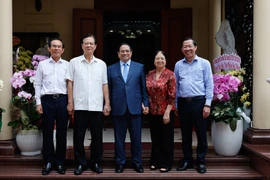 Thủ tướng dâng hương các cố lãnh đạo và thăm, chúc Tết nguyên lãnh đạo Đảng, Nhà nước
