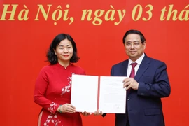 Thủ tướng Phạm Minh Chính trao quyết định cho 5 nhân sự mới được chỉ định, bổ nhiệm