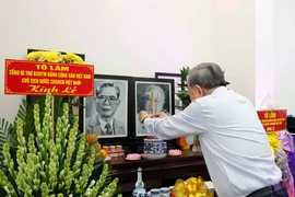 Tổng Bí thư, Chủ tịch nước Tô Lâm dâng hương tưởng nhớ các lãnh đạo tiền bối tại TP.HCM