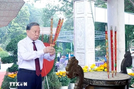 Tổng Bí thư, Chủ tịch nước Tô Lâm dâng hương tưởng niệm các Anh hùng liệt sỹ ở Tây Ninh