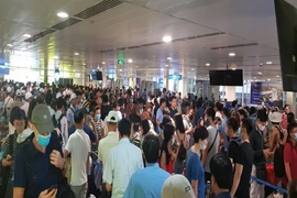 Ùn tắc ở Tân Sơn Nhất sau sự cố máy bay trượt đường băng