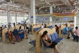 Đang làm lễ khai trương bến xe Miền Đông mới