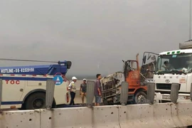 Cháy xe container trên cao tốc TP.HCM - Long Thành