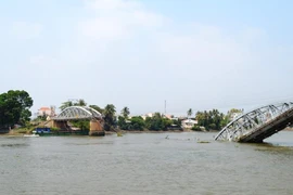 Vụ cầu Ghềnh sập: Yêu cầu bồi thường gần 9 tỉ đồng