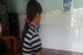 Dùng điện thoại cùi bắp dụ tình bé gái 15 tuổi