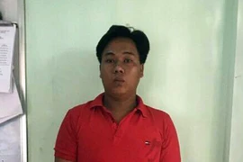 Triệu tập thanh niên đập mũ bảo hiểm vào đầu cô gái