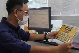 Ngày đầu đổi biển số vàng tại TP.HCM, thủ tục còn vướng mắc