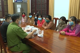 Đắk Lắk: Bắt quả tang nhóm phụ nữ tụ tập đánh bạc 