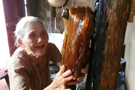 Bà Năm kẹo kéo ở Buôn Hồ 
