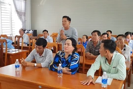 Chủ tịch tỉnh Cà Mau gặp nông dân bị trộm hàng tấn tôm