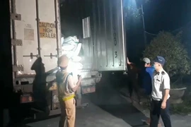 Phát hiện 30 tấn nội tạng bốc mùi hôi thối trên xe container