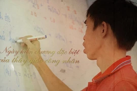 Ngày hiến chương đặc biệt của thầy giáo công nhân 
