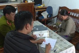 Video: Bắt đối tượng tàng trữ 1.700 bao thuốc lá lậu