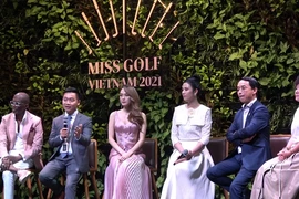 Video: Minh Hằng làm cố vấn cuộc thi Hoa khôi golf Việt Nam 