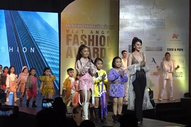 Video: Diễm Hương, Phan Thị Mơ đồng hành cùng mẫu nhí