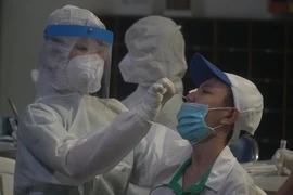 Video: Hơn 30.000 công nhân được lấy mẫu COVID-19 trong đêm