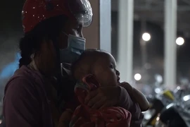 Video: Những 'thiên thần nhỏ' trong hành trình về quê tránh dịch COVID-19