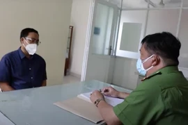 Video: Khởi tố ông Hồ Hữu Nhân, người xưng 'ban chỉ đạo quận 7'