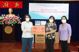 Video: Ủy ban Xã hội của Quốc hội trao tặng TP.HCM nhiều món quà giá trị