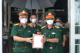 Video: Vượt ngàn cây số đưa tro cốt nạn nhân COVID-19 về cho thân nhân
