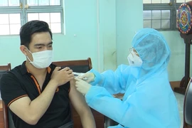 Video: Gia Lai đồng loạt tiêm mũi 1 vaccine Vero Cell 