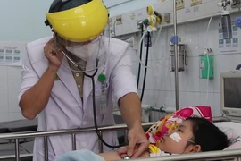 Video: Cảnh báo trẻ gặp biến chứng sốt xuất huyết do nhập viện trễ