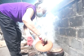 Video: Món cá kho đặc biệt ở làng Vũ Đại 