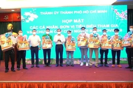TP.HCM nghiêng mình tri ân những bác tài tình nguyện chở bệnh nhân COVID-19