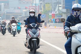 Thông xe cầu Tân Kỳ - Tân Quý, người dân mong thoát cảnh ùn tắc