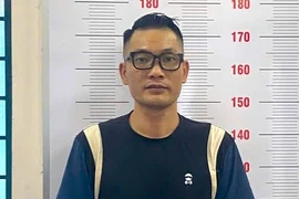 Đang làm thủ tục nhập cảnh về Việt Nam thì bị phát hiện trốn truy nã