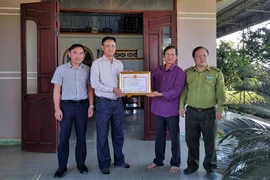 Lâm Đồng khen thưởng đột xuất người dân giao nộp tê tê quý hiếm