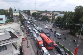 Cầu Rạch Miễu tê liệt, trạm thu phí không xả trạm