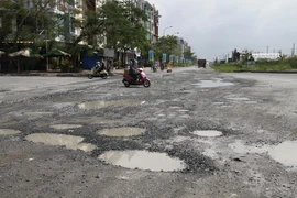 Cần Thơ: Đường đầy ổ voi, ổ gà đang được Bộ GTVT sửa 