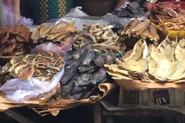 Đủ nỗi lo về khô cá kém vệ sinh