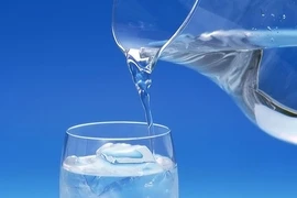Nên ăn, uống gì trước khi uống rượu?