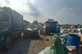 Hàng trăm hộ dân khốn đốn vì bãi rác 20 năm