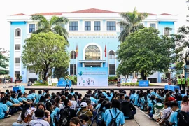 Sinh viên nói không với ống hút nhựa