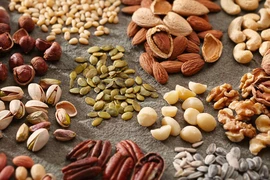 Tác dụng phụ của việc ăn quá nhiều hạt