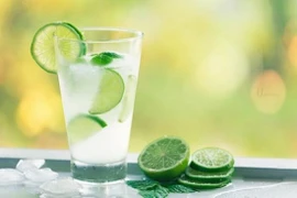 Bất ngờ với lợi ích của việc uống nước chanh mỗi ngày