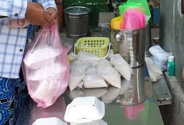 Điều gì xảy ra nếu dùng đồ nhựa đựng thức ăn không đúng cách?
