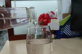 Điều gì xảy ra nếu thường xuyên uống nước ấm vào buổi sáng?