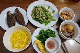 Ăn uống ngày Tết sao cho không tăng cân?