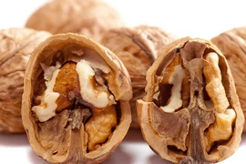 Mỗi ngày nên ăn bao nhiêu quả óc chó để giảm nguy cơ mắc bệnh tim mạch?