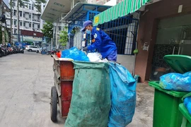 TP.HCM: Giá thu gom rác một số nơi tăng đột ngột 