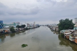TP.HCM sẽ ưu tiên bố trí vốn di dời nhà ven kênh cho 11 dự án