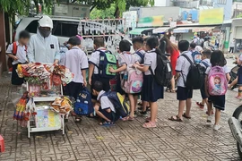 Nắng nóng dễ gây ngộ độc thực phẩm, học sinh cần lưu ý gì?