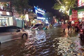 Tối 20-10, TP.HCM ngập sâu nhiều nơi